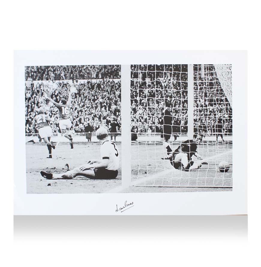 Martin Peters Signed England Photo - 1966 World Cup Final Goal