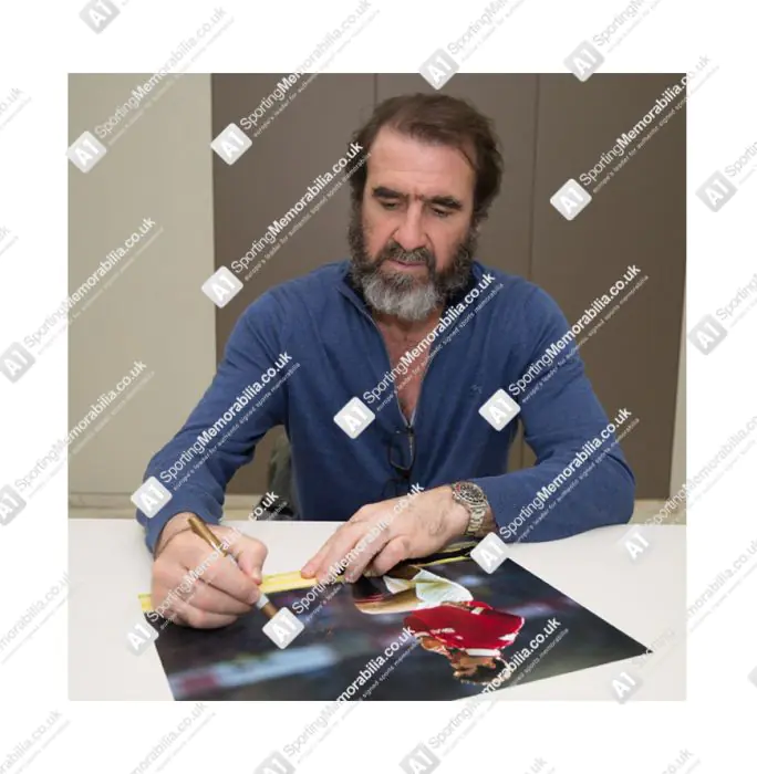 Eric Cantona Signed Manchester United Photo - Knee Down