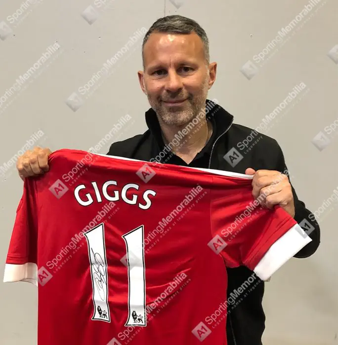 PRE-FRAMED Ryan Giggs Manchester United Home Football Shirt Number