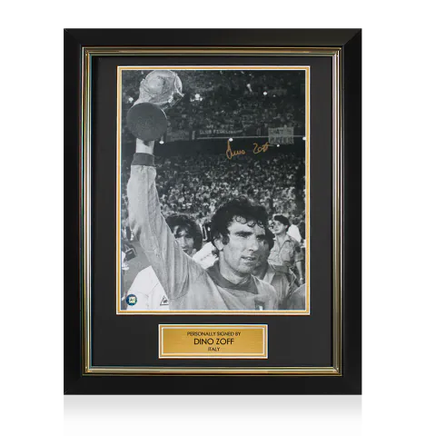 Dino Zoff signed Italy memorabilia