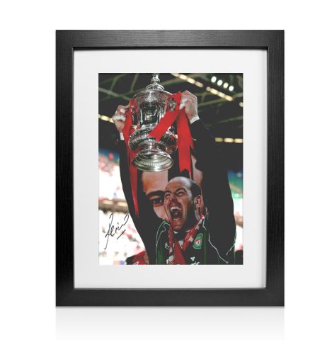 Framed Pepe Reina Signed Liverpool Photo - FA Cup Winner