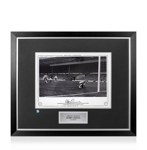 Premium Framed Bobby Lennox Signed Scotland Photo - Scotland vs England 1967