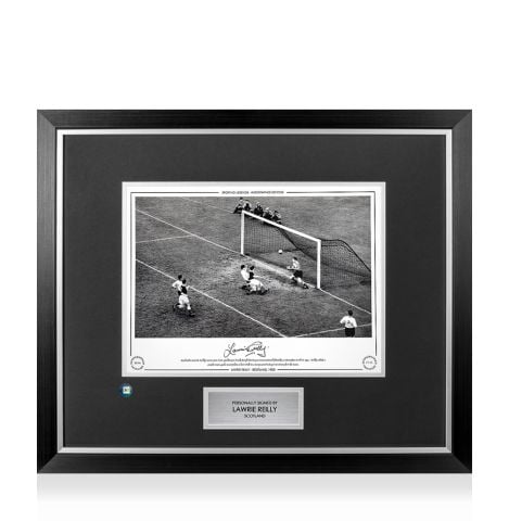 Premium Framed Lawrie Reilly Signed Scotland Photo - Scotland v USA 1952
