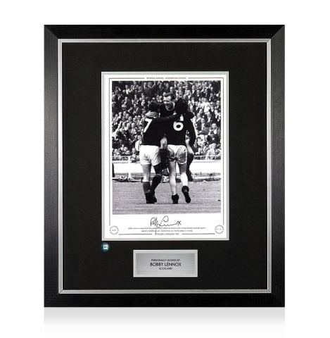 Premium Framed Bobby Lennox Signed Scotland Photo - Scotland vs England 1967
