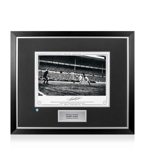 Premium Framed Bobby Smith Signed Tottenham Hotspur Photo - 1963