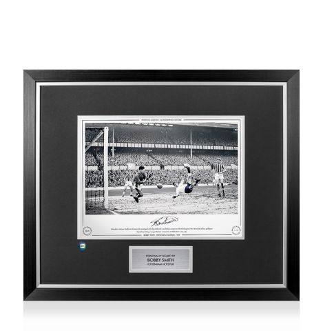 Premium Framed Bobby Smith Signed Tottenham Hotspur Photo - 1959